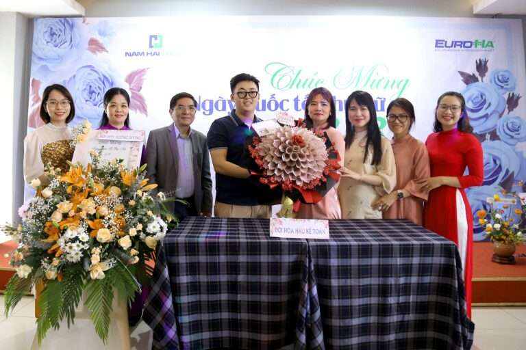 HỘI THI CẮM HOA CHÀO MỪNG NGÀY QUỐC TẾ 8/3