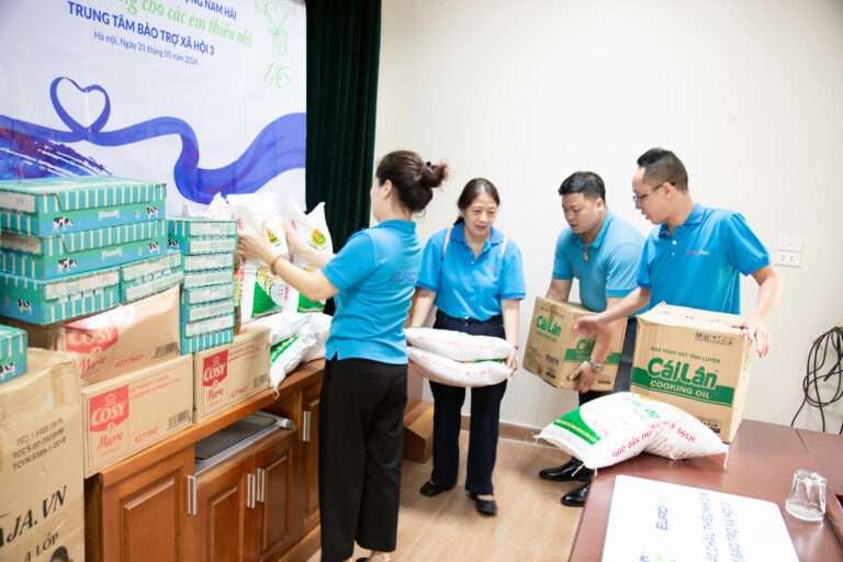 Trao yêu thương cho các em thiếu nhi tại Trung tâm bảo trợ xã hội 3