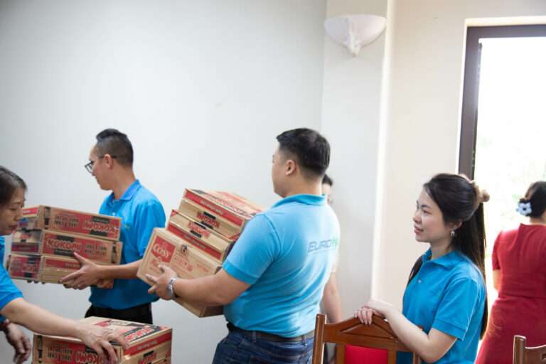 Trao yêu thương cho các em thiếu nhi tại Trung tâm bảo trợ xã hội 3