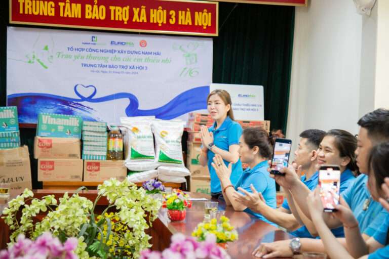 Trao yêu thương cho các em thiếu nhi tại Trung tâm bảo trợ xã hội 3