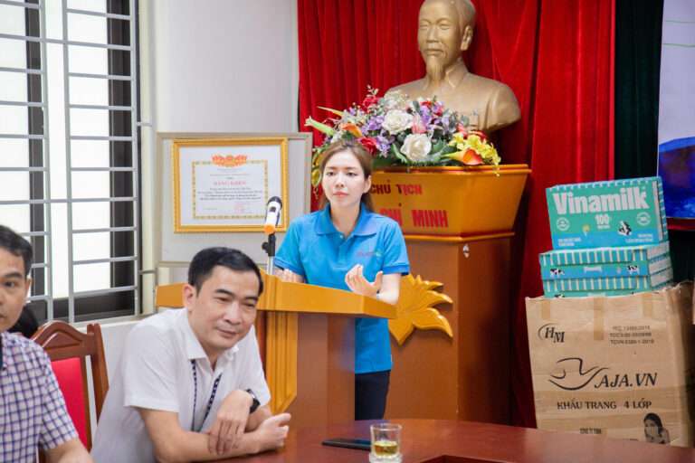 Trao yêu thương cho các em thiếu nhi tại Trung tâm bảo trợ xã hội 3