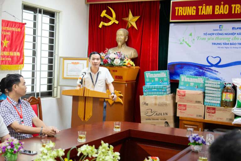 Trao yêu thương cho các em thiếu nhi tại Trung tâm bảo trợ xã hội 3