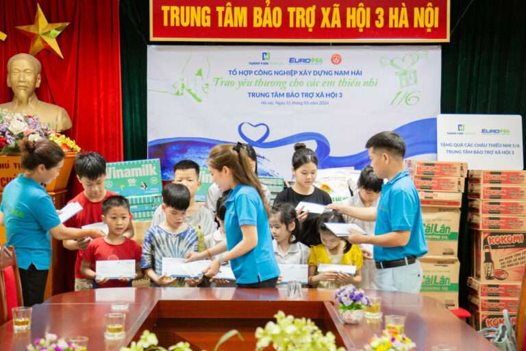Trao yêu thương cho các em thiếu nhi tại Trung tâm bảo trợ xã hội 3