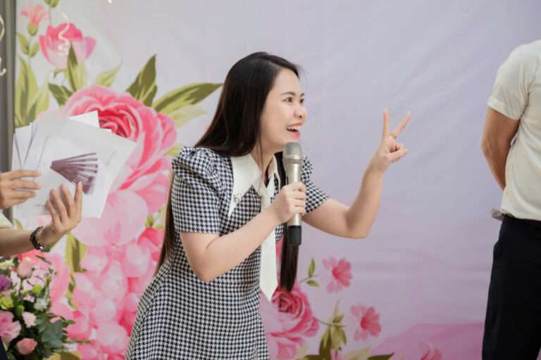 Nam Hải chào mừng ngày phụ nữ Việt Nam: “Tôn vinh một nửa của thế giới”