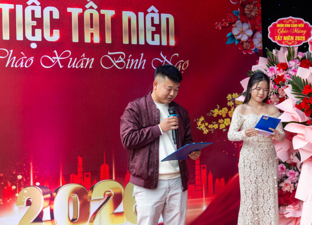 &Ocirc;ng Trần Văn Phong ph&aacute;t biểu trong tiệc tất ni&ecirc;n 